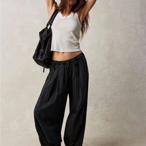 Free People - ‘To The Sky parachute Pants’ In the colour black, size xs